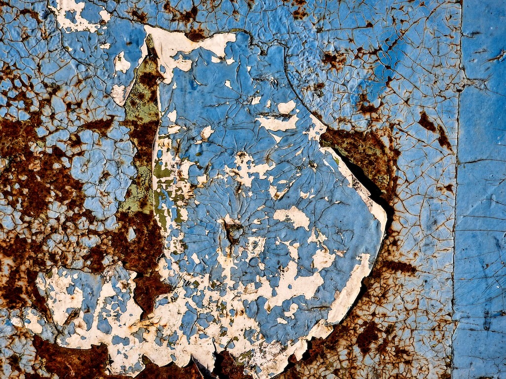 Rostige Textur mit blauer Farbe